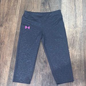 Under armour fitted athletic capri grey leggings.